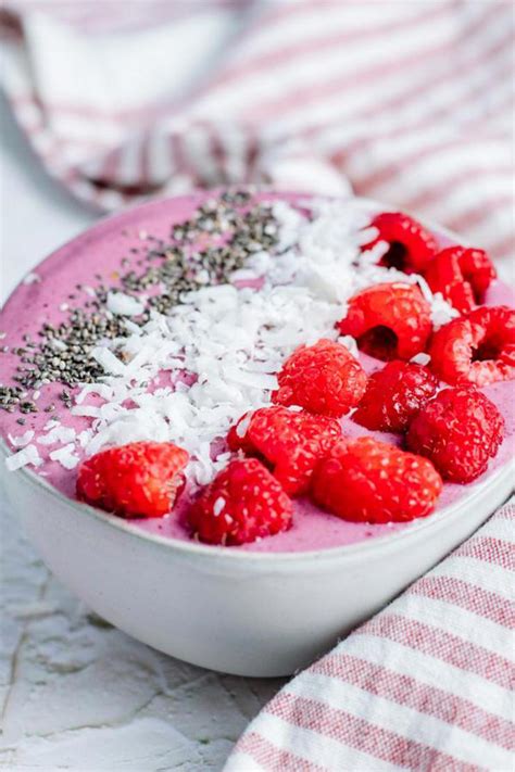 Quick and Easy Berry Smoothie Bowl